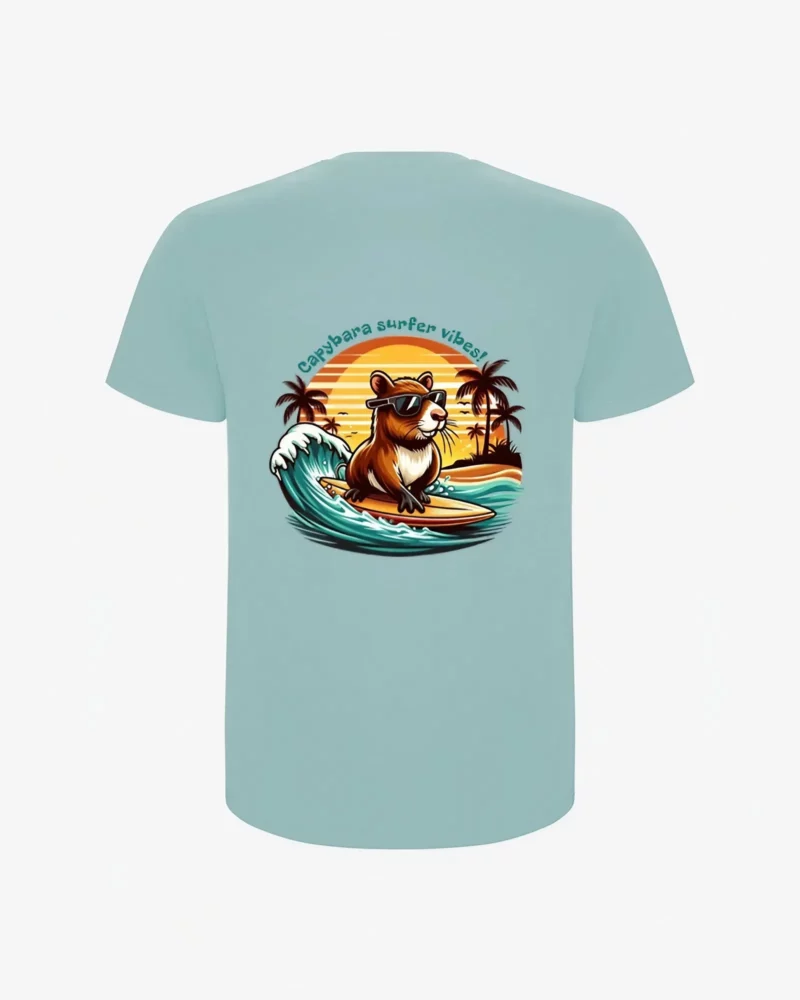 Camiseta Capybara surfer vibes (azul lavado) (detrás)