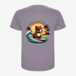 Camiseta Capybara surfer vibes (lavanda) (detrás)