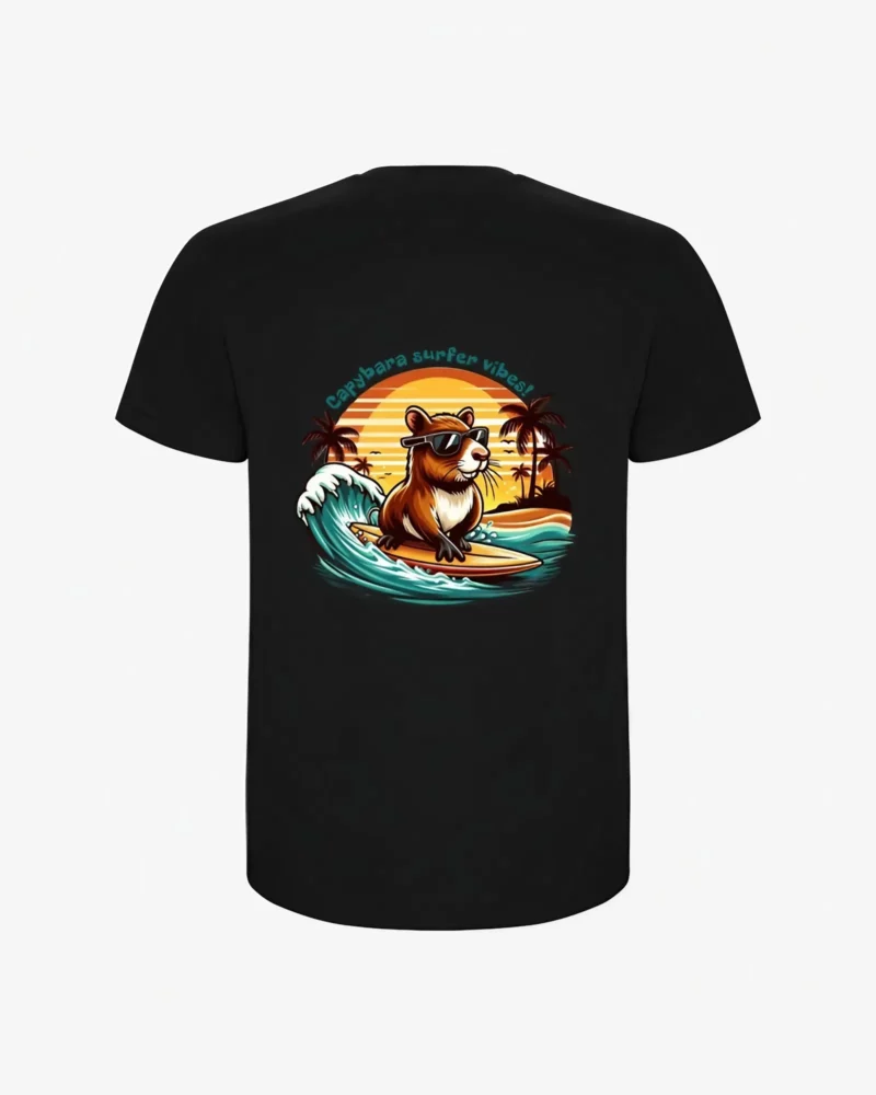 Camiseta Capybara surfer vibes (negro) (detrás)
